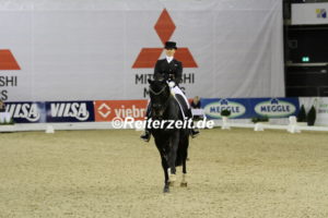 IMG_0243 Jessica von Bredow-Werndl u. Unee BB (Oldenburg 2017)