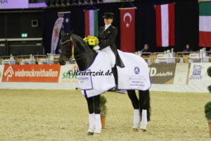 IMG_0558 Jessica von Bredow-Werndl u. Unee BB (Oldenburg 2017)