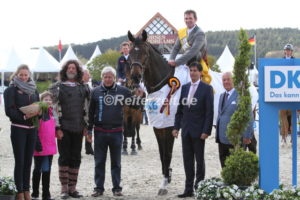 IMG_1813 Siegerehrung Riders Tour m. Philipp Weishaupt u. Chico 784 (Hagen 2016)