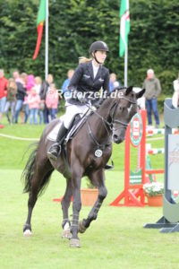 IMG_7183 Janne-Friederike Meyer u. Brombeere (Delingsdorf 2016)